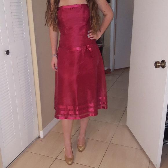 Red Midi length strapless in organdy - Picture 1 of 8